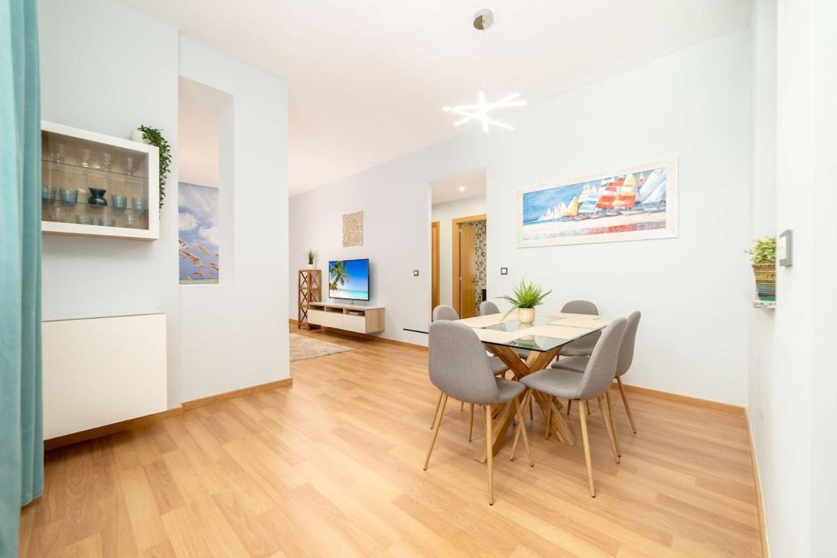 -Malagasunapts- Stylish City Centre Pool&Parking Exterior photo