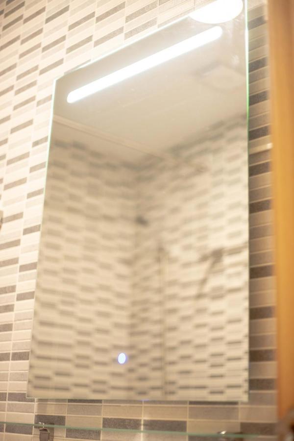 -Malagasunapts- Stylish City Centre Pool&Parking Exterior photo