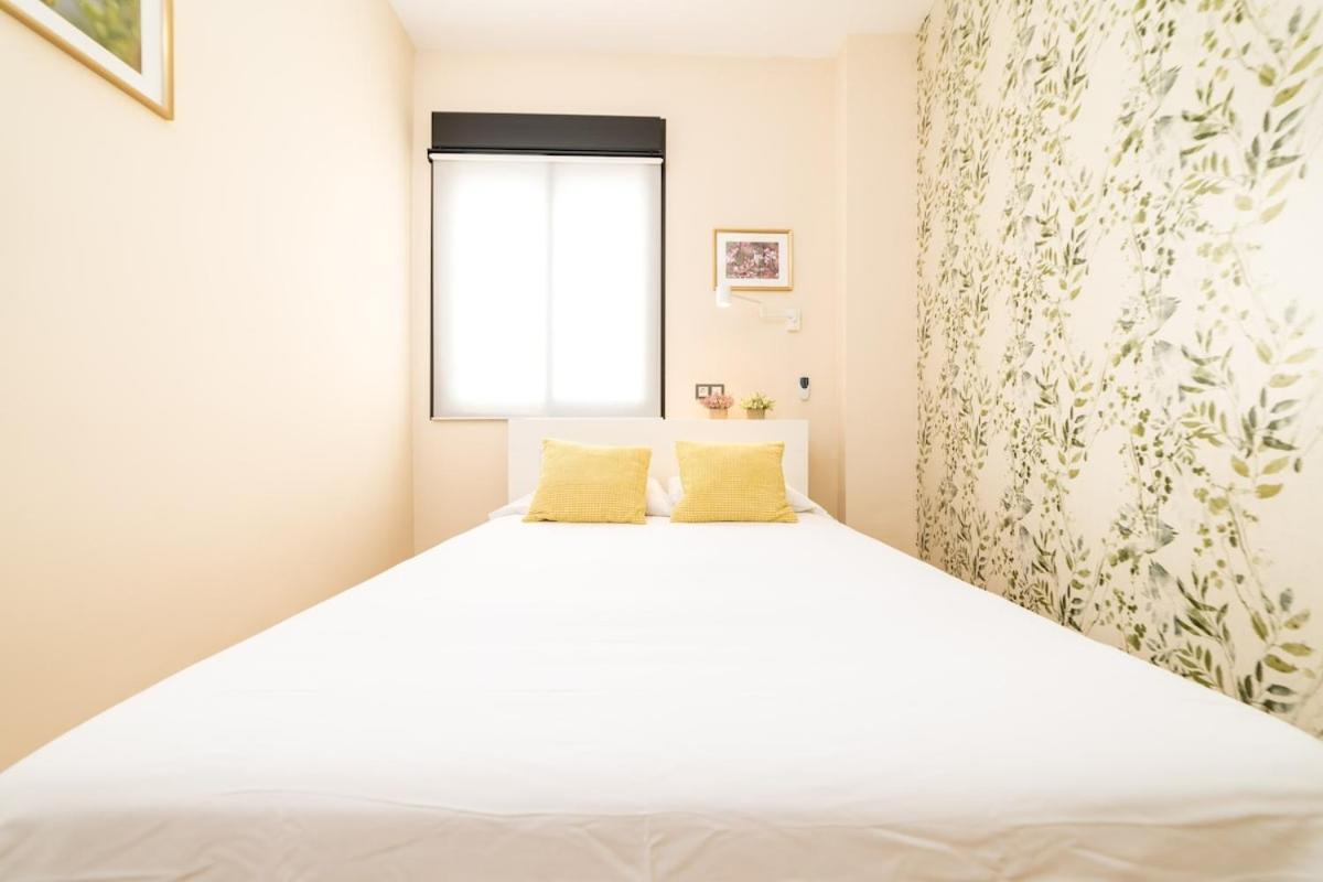 -Malagasunapts- Stylish City Centre Pool&Parking Exterior photo