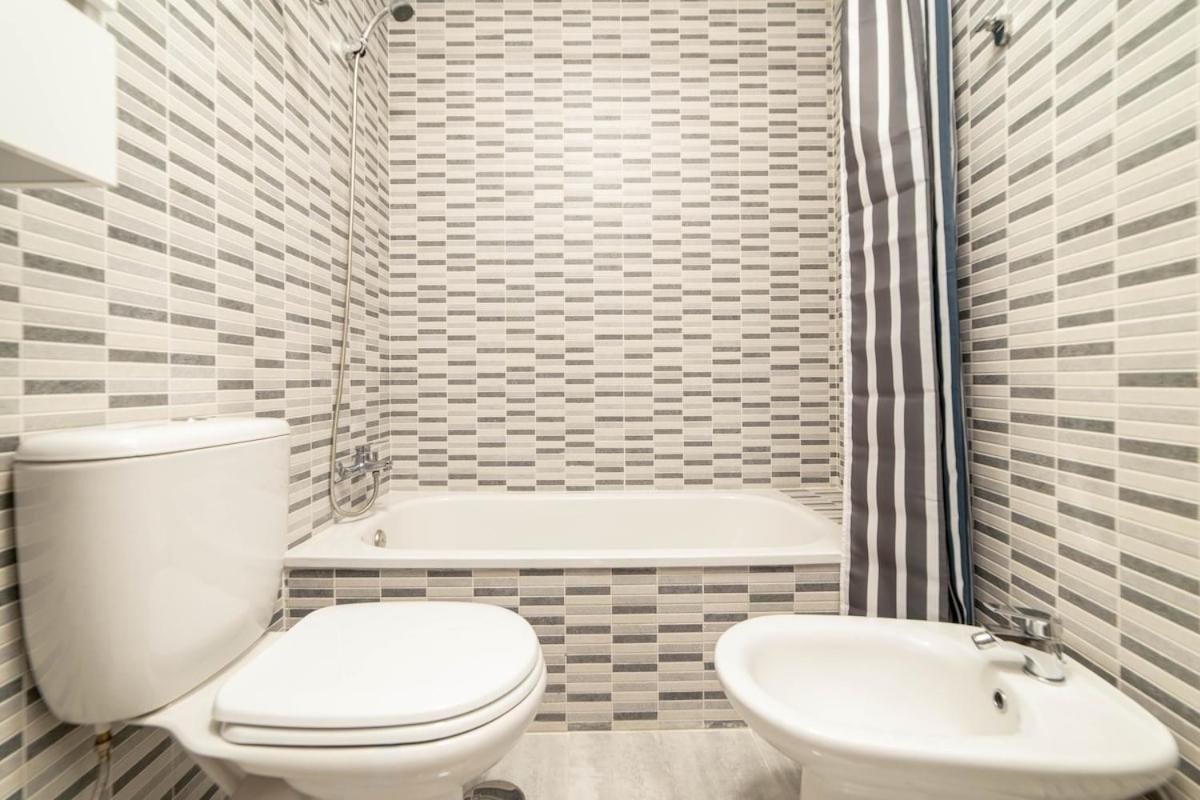 -Malagasunapts- Stylish City Centre Pool&Parking Exterior photo