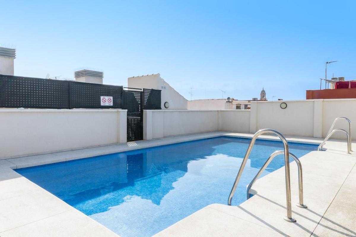 -Malagasunapts- Stylish City Centre Pool&Parking Exterior photo